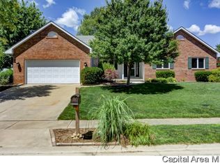 407 Dover Dr, Chatham, IL 62629