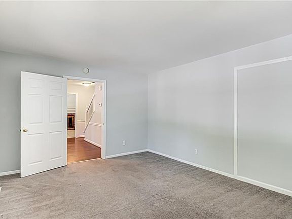 4th image of 403 W Montcastle Dr