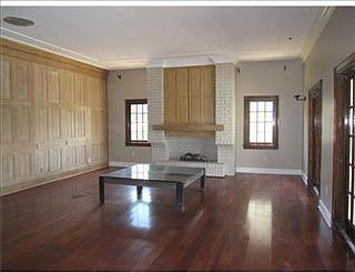 2nd image of 4564 Bancroft Dr