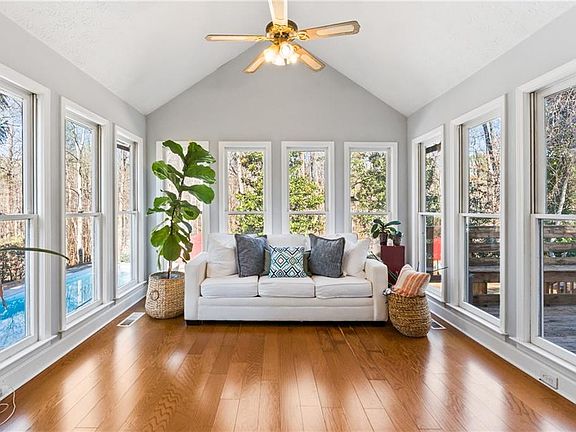 4th image of 485 Surveyors Point