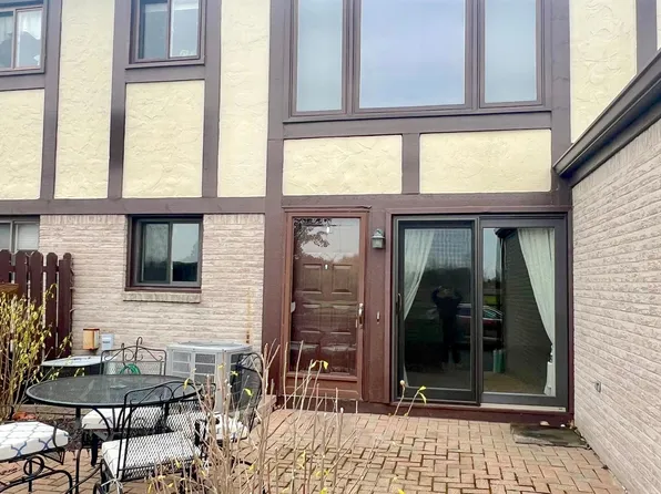 1030 Country Club Dr, Saint Clair Shores, MI 48082