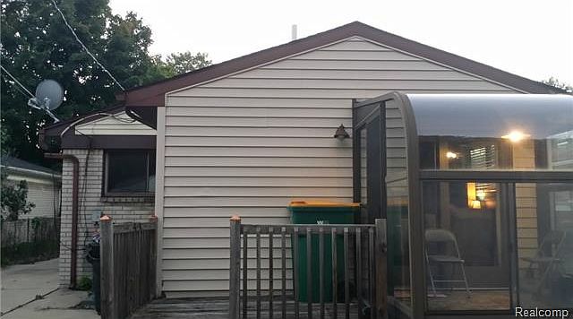 2nd image of 20047 Syracuse Ave