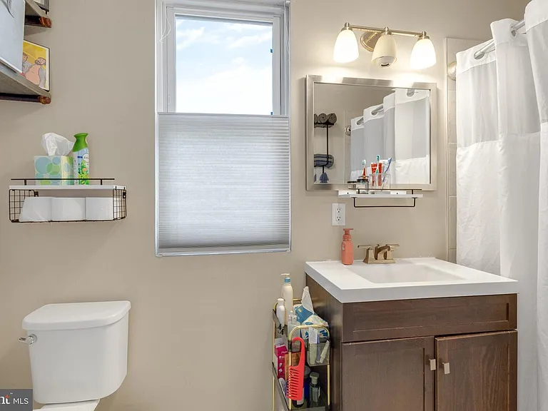 2652 Livingston St — Photo 12