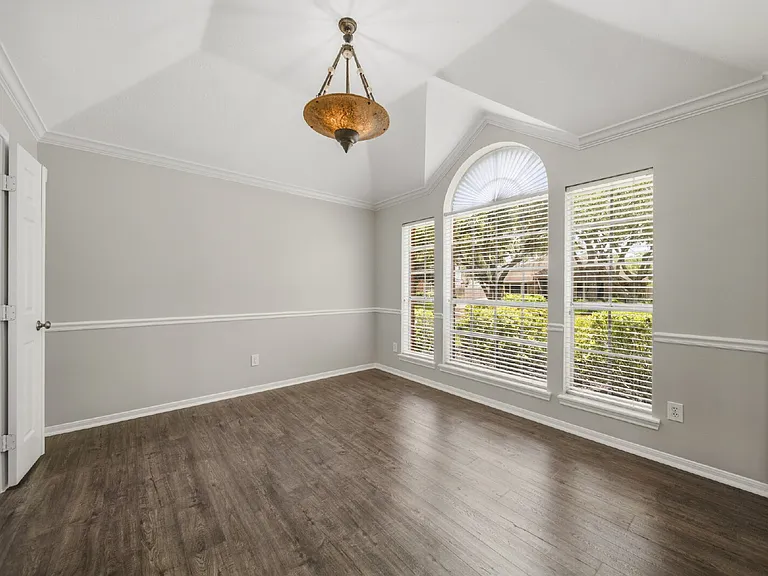 1735 Berkoff Dr — Photo 5