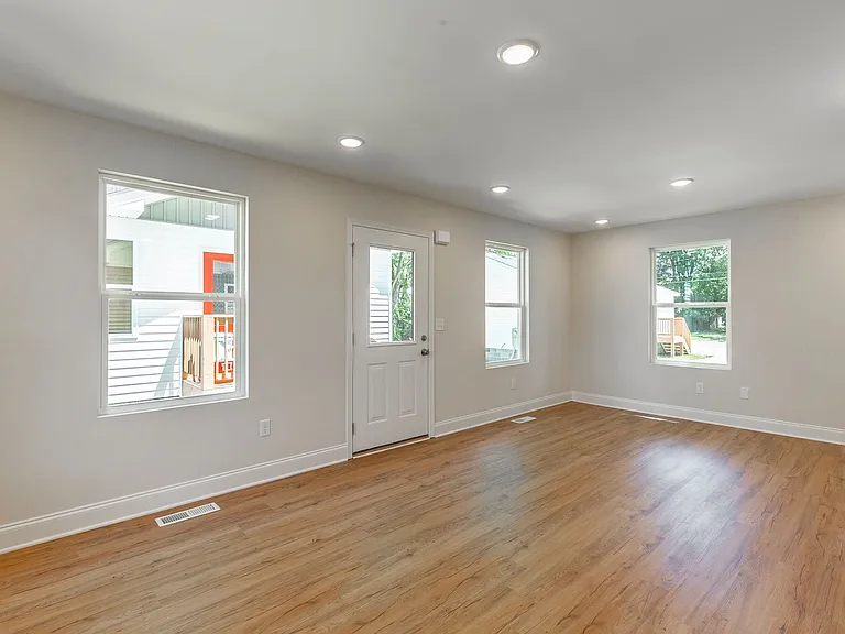 1634 S Lyerly St — Photo 7