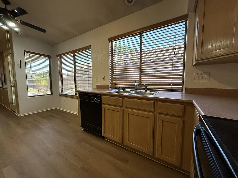 2705 N 109th Ave — Photo 9