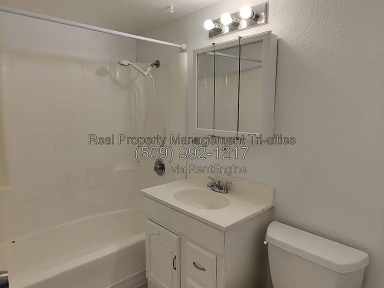 1110 Potter Ave — Photo 9