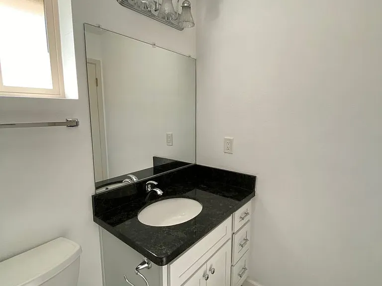 548 S Nassau — Photo 14