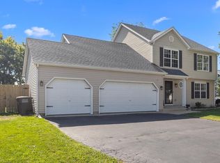 855 Hunters Ridge Dr, Genoa City, WI 53128