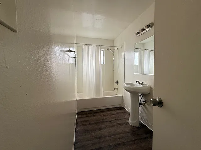 1435 Laurel Ave — Photo 4