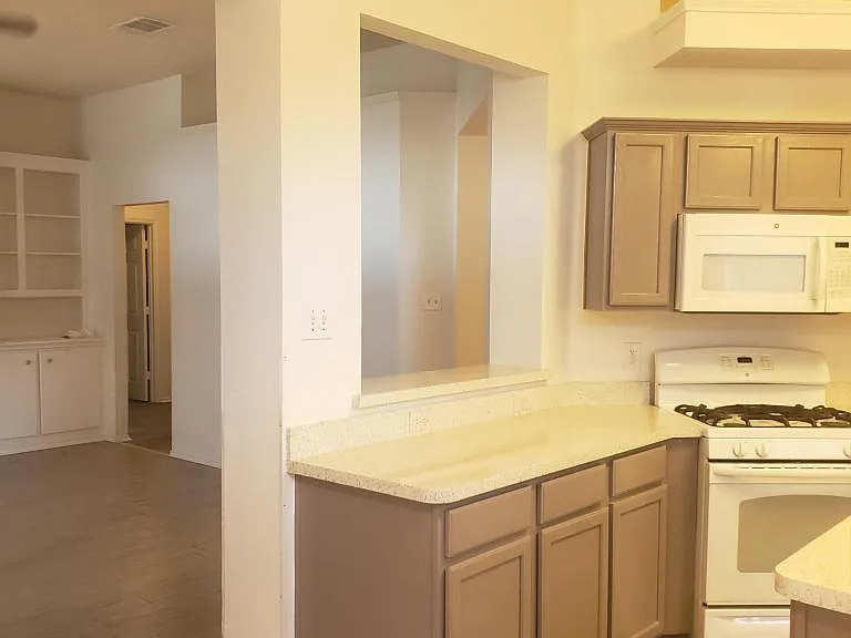 924 Hillrise Dr — Photo 9