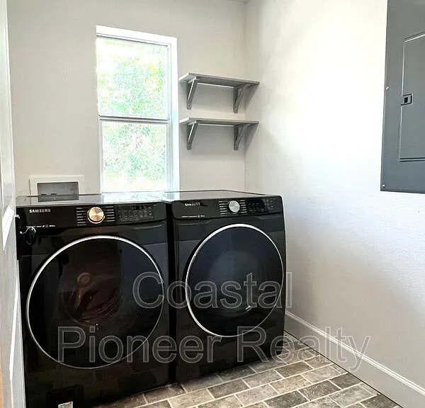 1738 W Spruce St — Photo 39