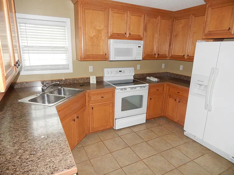 476 Bryson Cir — Photo 6
