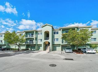 330 Crestwood Cir APT 308, Royal Palm Beach, FL 33411