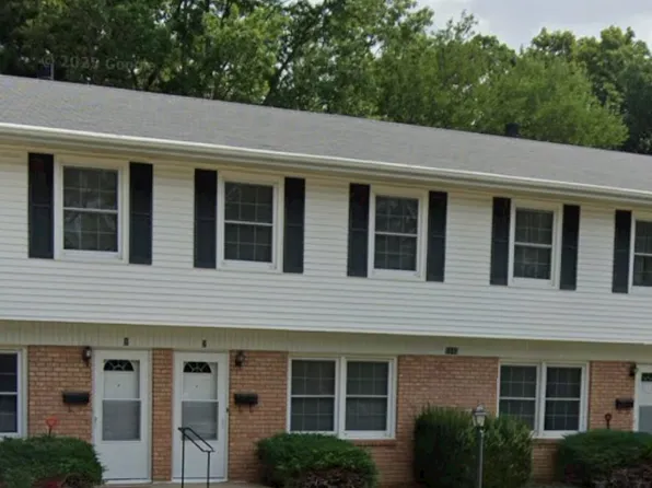 1645 Hilltop Pl #2, Freeport, IL 61032