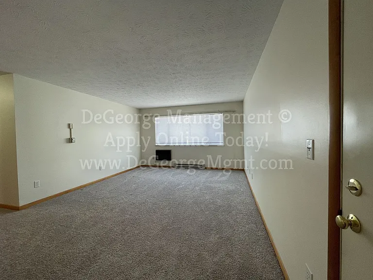Parkway Apartments — Photo 20