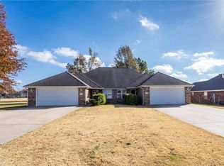 211 Ravenwood Blvd, Siloam Springs, AR 72761