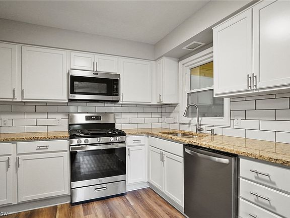 2nd image of 575 Woodland Dr