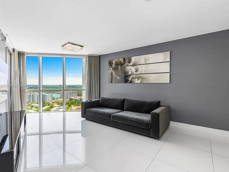 18201 Collins Ave #5303 — Photo 9