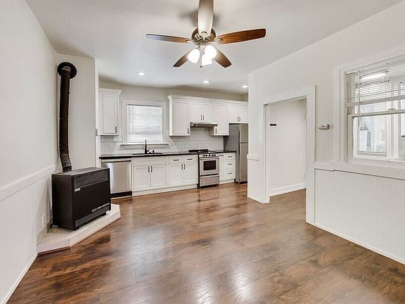 4th image of 628 Waverly St #B