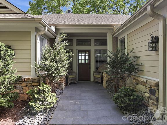 4th image of 8 Spring Ridge Ln