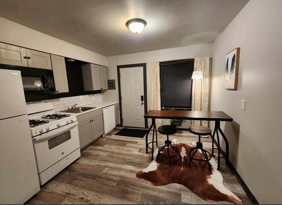3 bed, 850 sqft, $825 — Photo 3