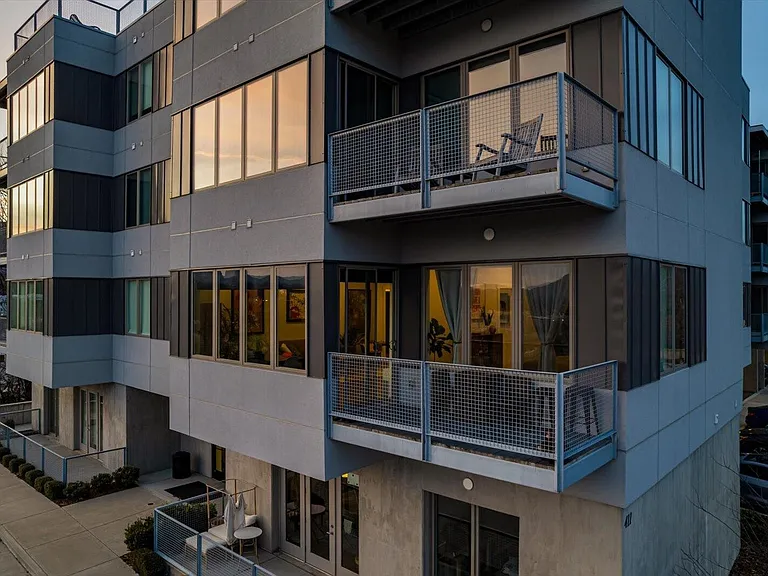 411 Fairpoint St #202 — Photo 4