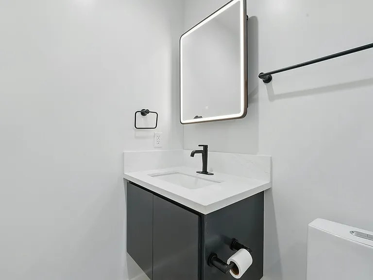 8234 Blackburn Ave #1/2 — Photo 35