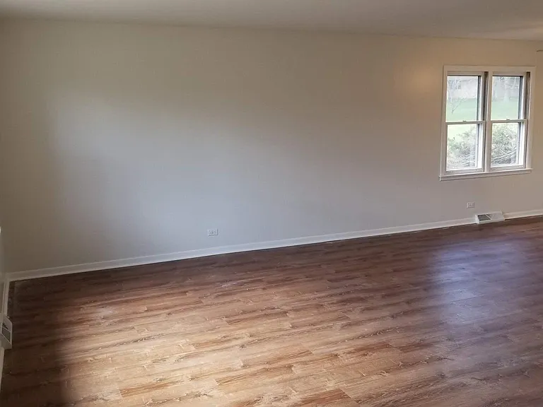 29W730 North Ave — Photo 14