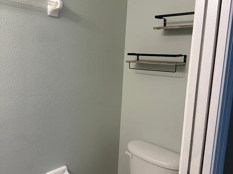 1090 Vineland Pl — Photo 6