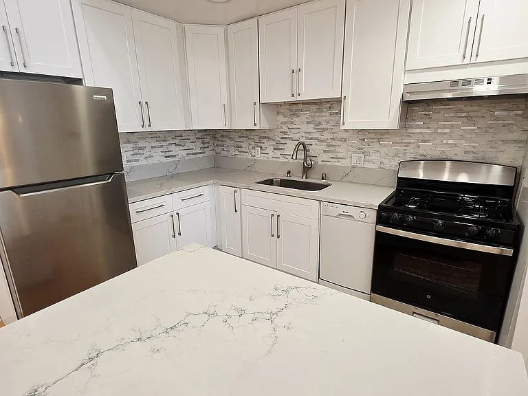 1230 N June St #217 — Photo 2