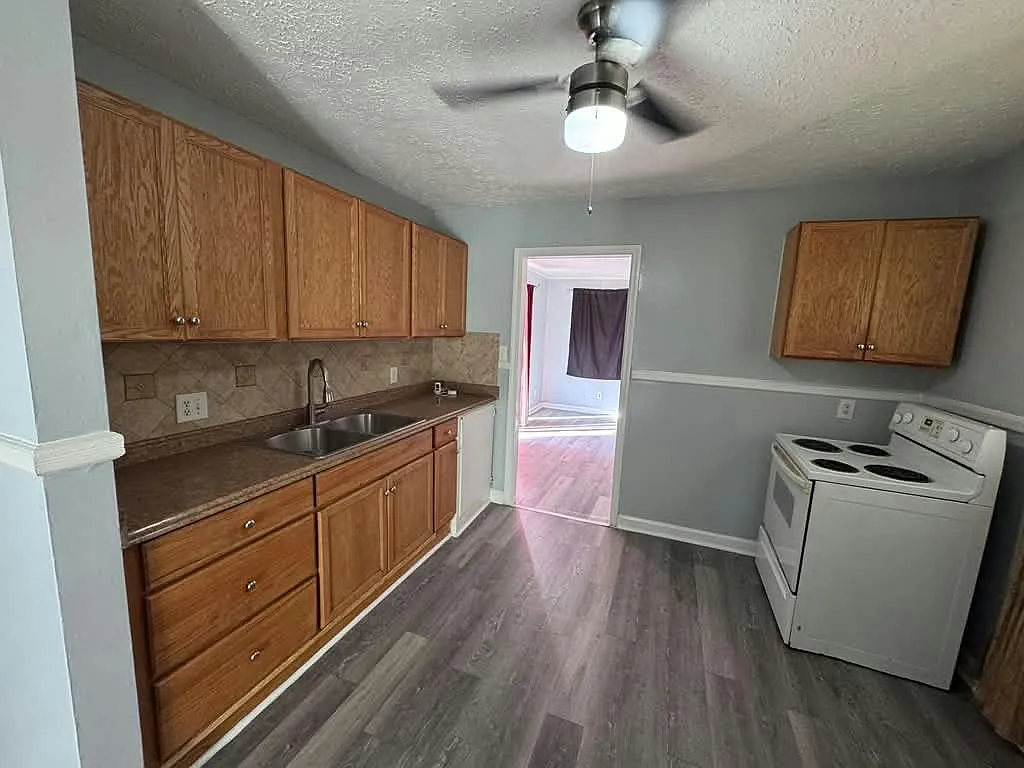 1800 Trogdon Street — Photo 3