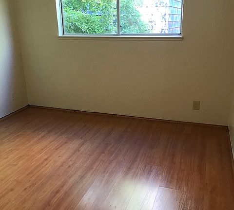 5th image of 2032 Delaware St #10566860