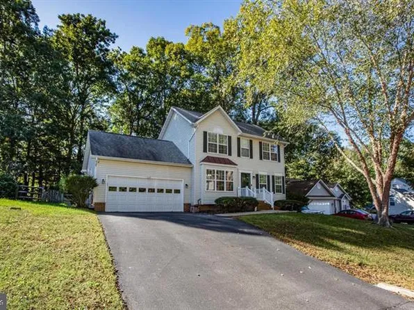 11709 Woodland View Dr, Fredericksburg, VA 22407