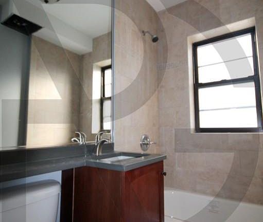 2nd image of 550 W Arlington Pl #550212