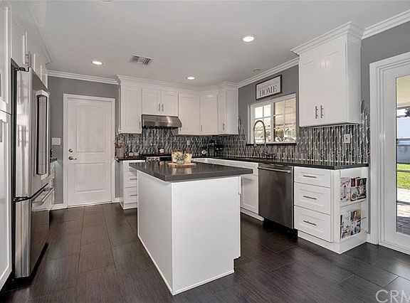 5th image of 908 Rosewood Ave
