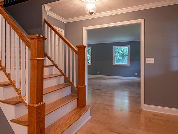 5th image of 2308 S Woodbluff Ct