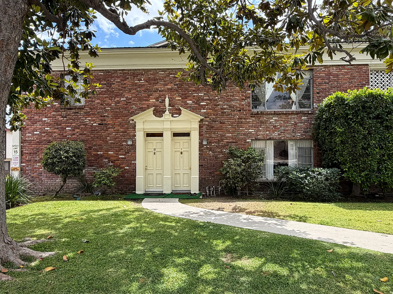 magnolia manor — Photo 2
