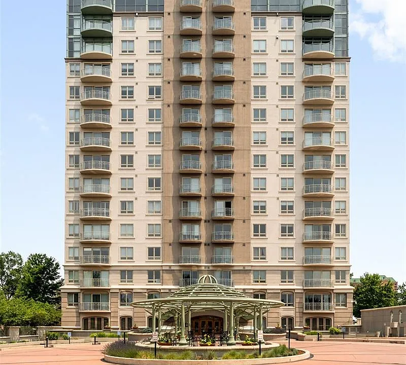 400 E 3rd Ave #404