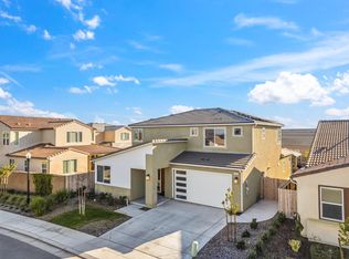 952 W Pinnacle Dr, Madera, CA 93636