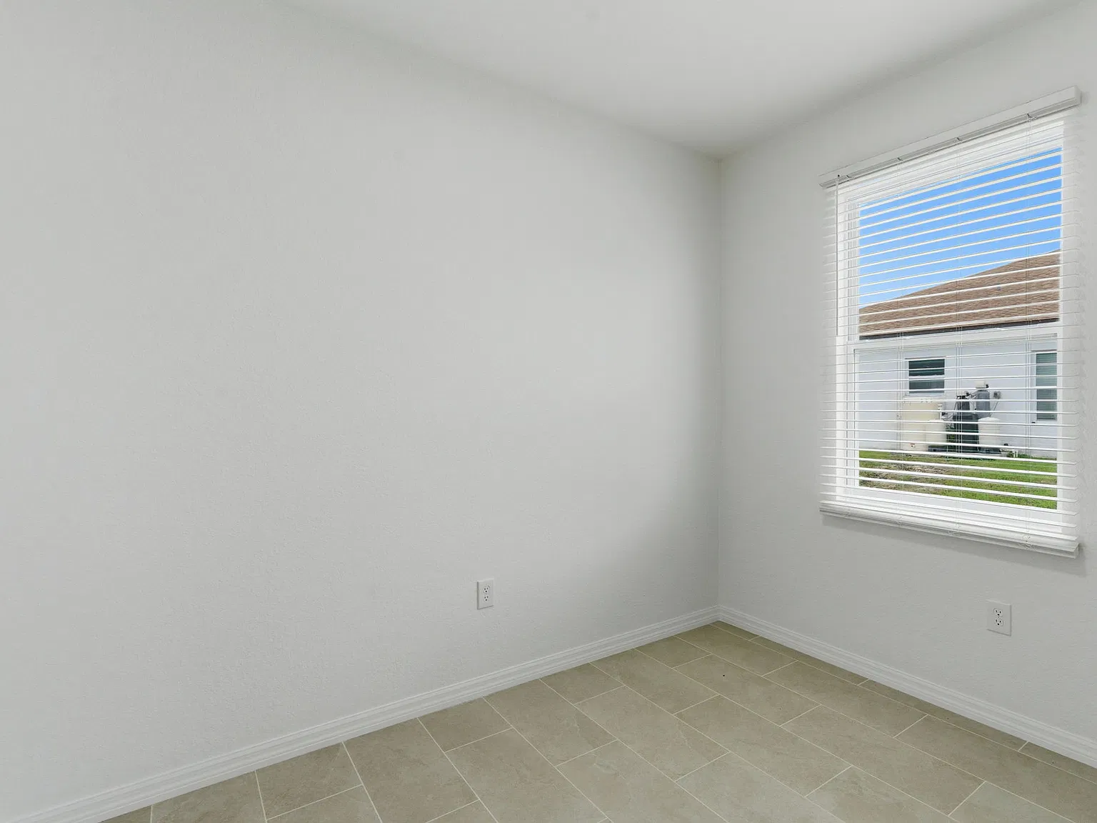 3 bed, 1200 sqft, $1,795 — Photo 2