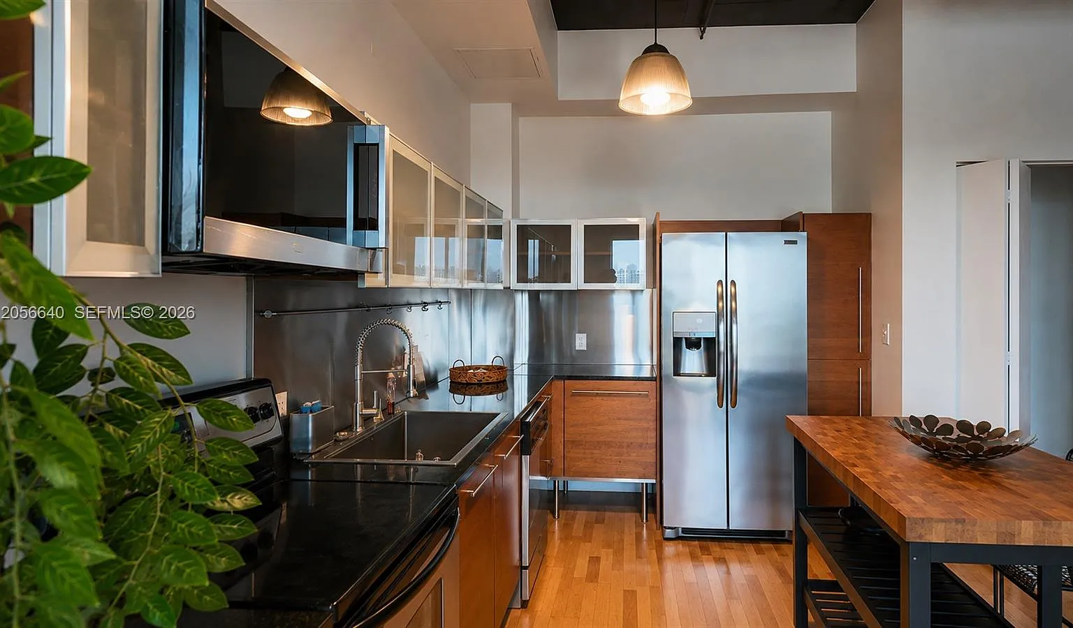 Neo Condo — Photo 3