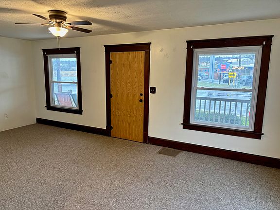 4th image of 619 W Main St