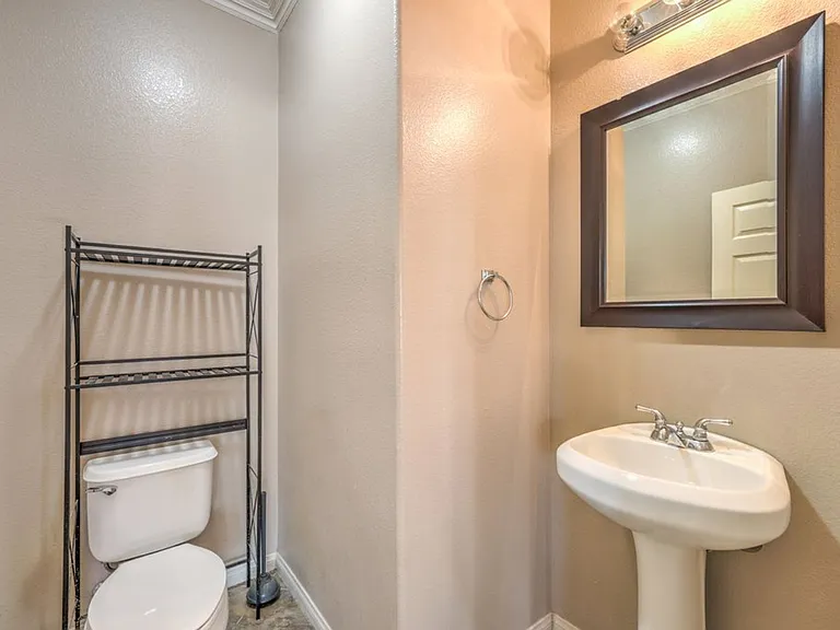 8229 Sawmill Falls St — Photo 5