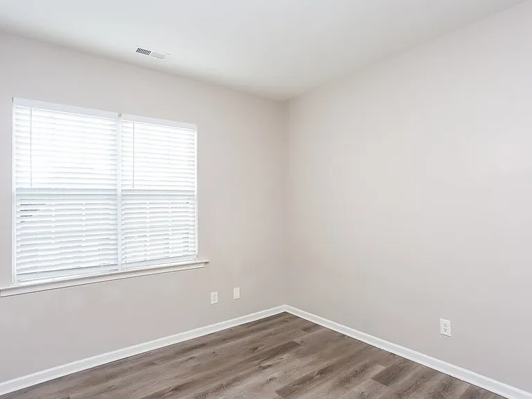 3912 Sages Ave — Photo 13