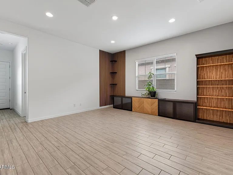 203 E Birchwood Pl — Photo 36