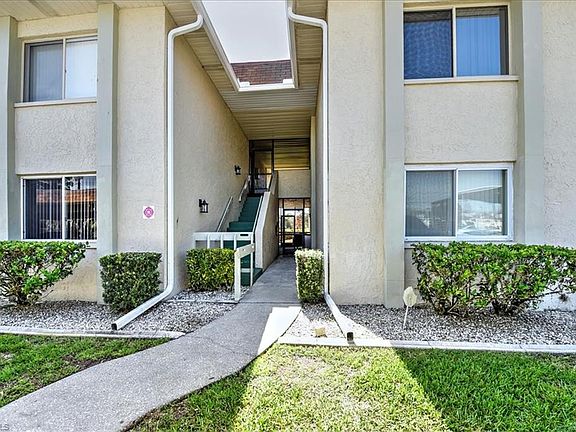3rd image of 1739 Golf Club Dr APT 7