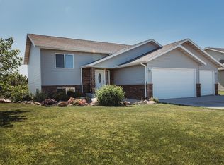 1708 Ridge Dr SE, Mandan, ND 58554