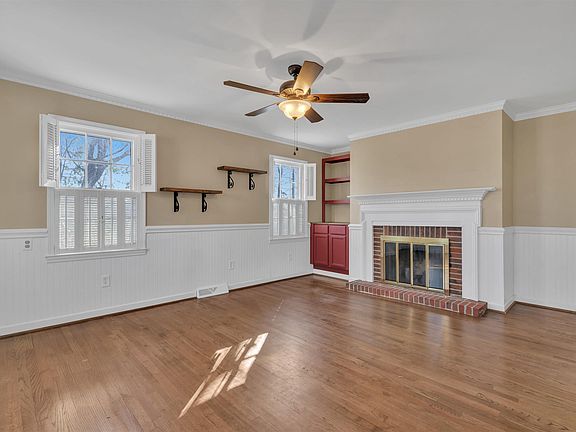 3rd image of 305 Fairview Dr