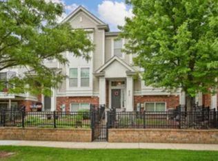 475 Plaza Pl, Aurora, IL 60504
